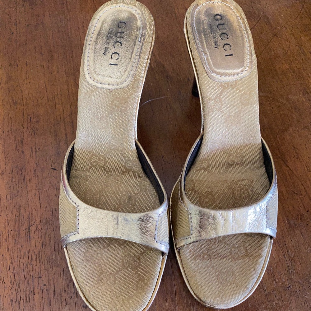 Gucci signature gold heels